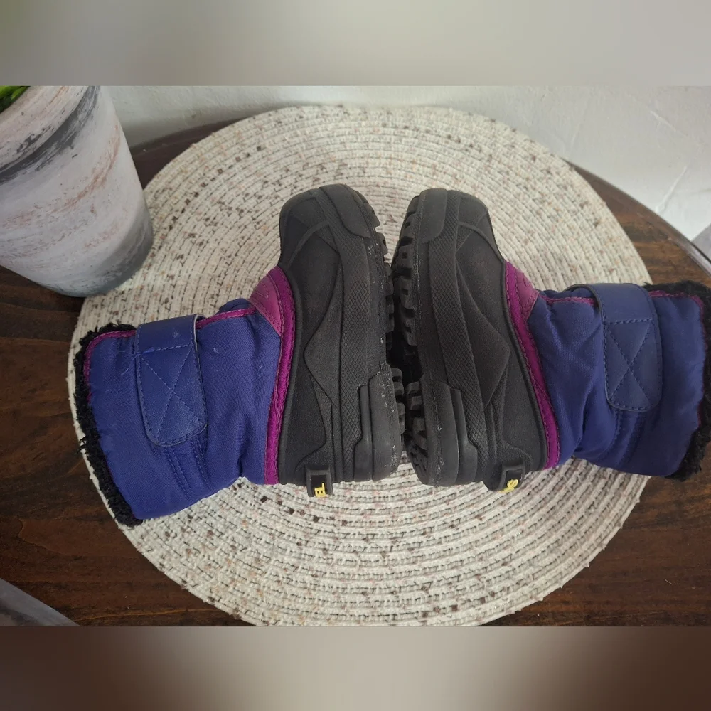 Sorel Kids Purple and Blue Snow Boot Size 7.